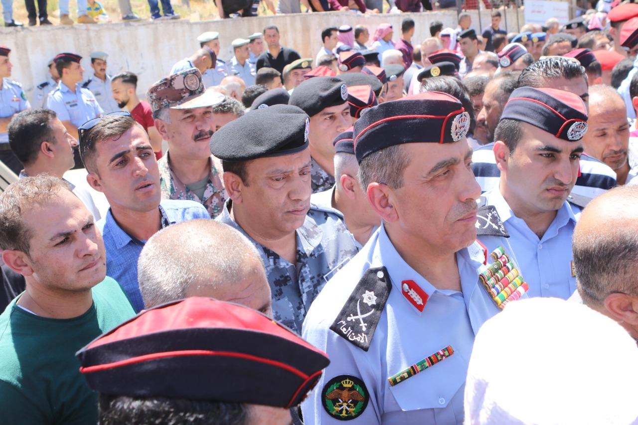 جانب من تشييع الشهيد علي قوقزة بحضور مدير الأمن العام وقائد قوات الدرك. صلاح ملكاوي/ المملكة 