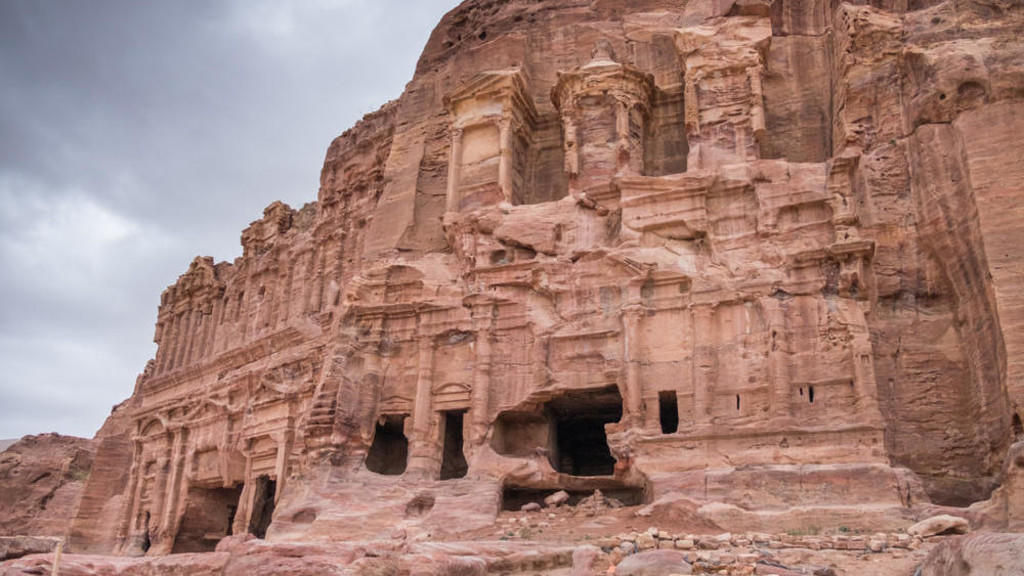 صورة أرشيفية من مدينة البترا الوردية. (Shutterstock)