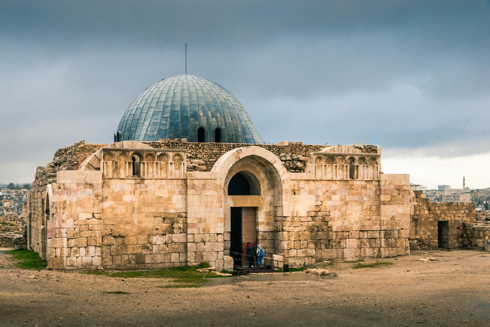 القصر الأموي على قمة جبل القلعة في عمّان. (shutterstock) 