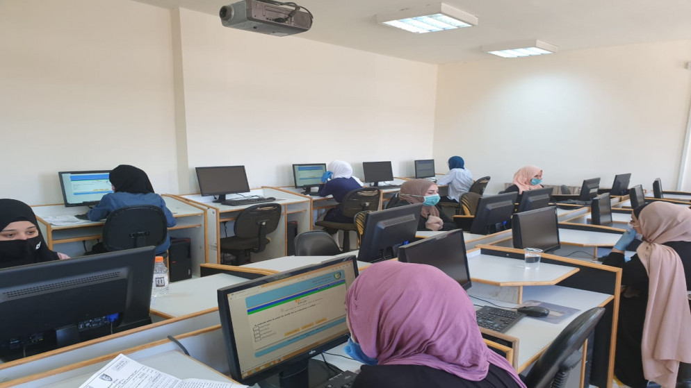 الامتحانات النظرية في جامعة البلقاء التطبيقية. (جامعة البلقاء التطبيقية)