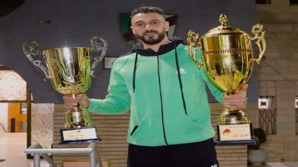 لاعب المنتخب الوطني ونادي كفرنجة لكرة اليد عادل عطاري