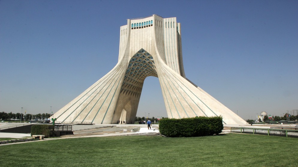لقطة بانورامية لبرج آزادي طهران. (istockphoto)