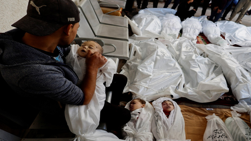 شهداء في غارات إسرائيلية على قطاع غزة. (رويترز)