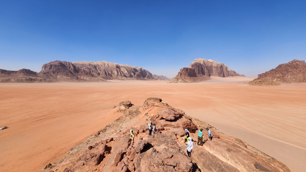 سياح في وادي رم. (istockphoto)