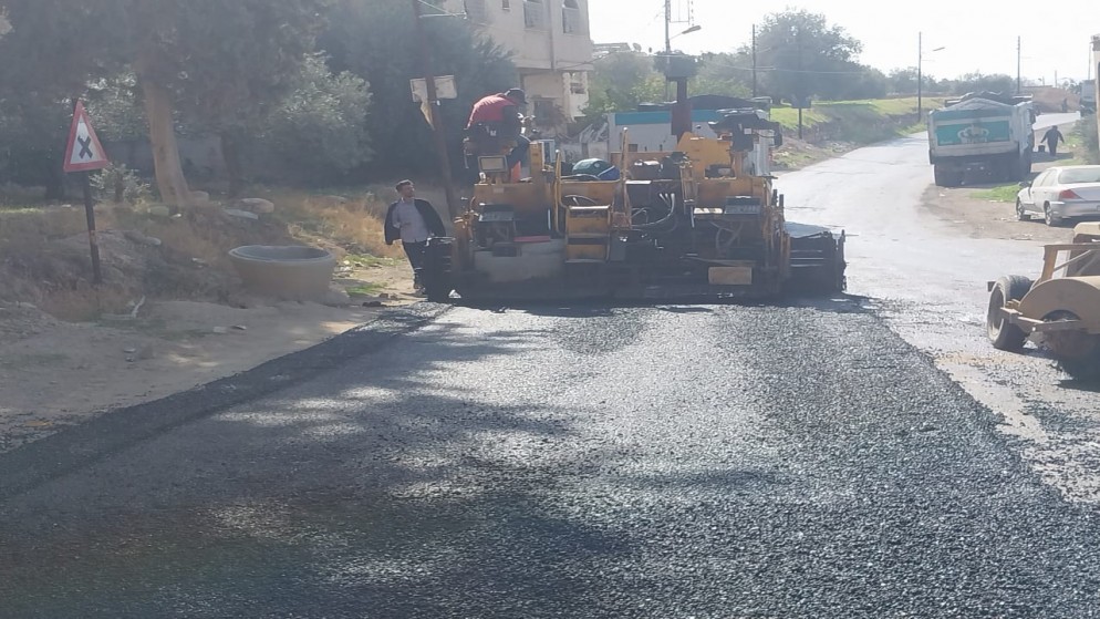 صورة أرشيفية لتعبيد وصيانة طرق في جرش. (المملكة)