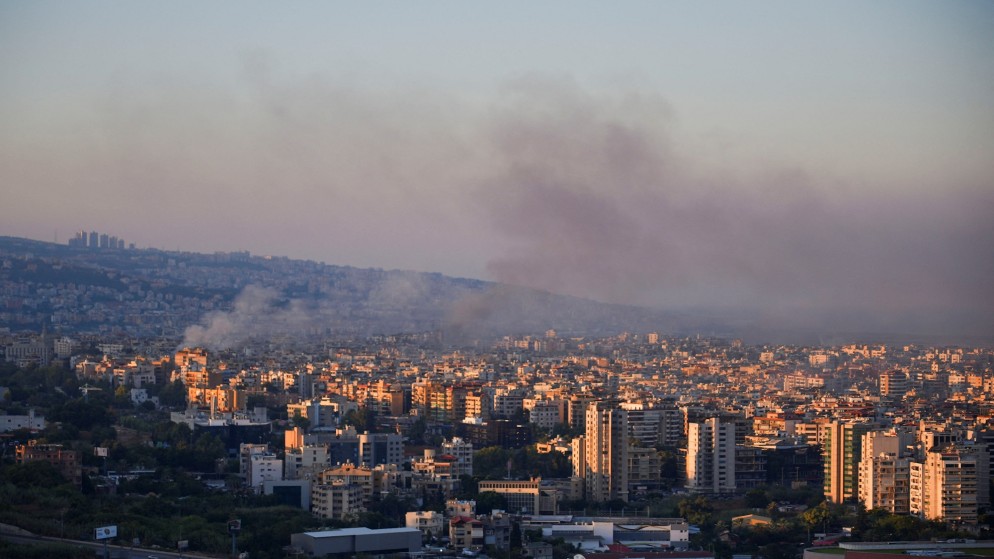 تصاعد الدخان فوق الضاحية الجنوبية لبيروت ومحيطها، وسط استمرار القصف الإسرائيلي، كما شوهد من سن الفيل، لبنان، 4 تشرين الأول2024. (رويترز)