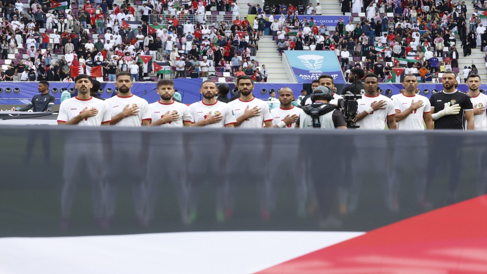 لاعبو المنتخب الوطني لكرة القدم خلال بطولة كأس آسيا في قطر. (أ ف ب)