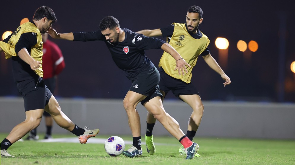 جانب من تدريبات المنتخب الوطني لكرة القدم استعدادا لمواجهة الكويت بتصفيات كأس العالم. (الاتحاد الأردني لكرة القدم)