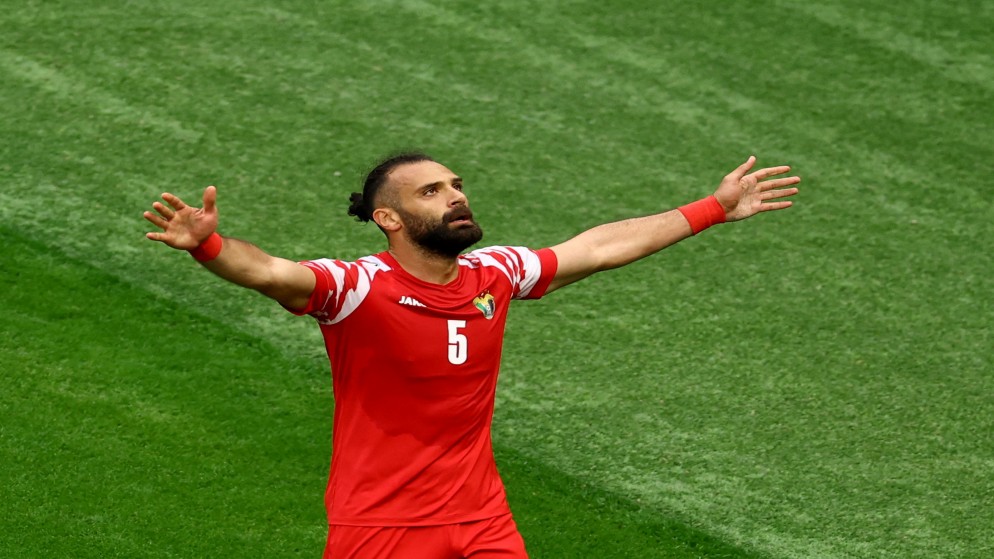 لاعب المنتخب الوطني لكرة القدم يزن العرب. (رويترز)