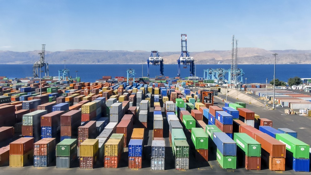 حاويات معدّة للاستيراد والتصدير في ميناء العقبة. (istockphoto)