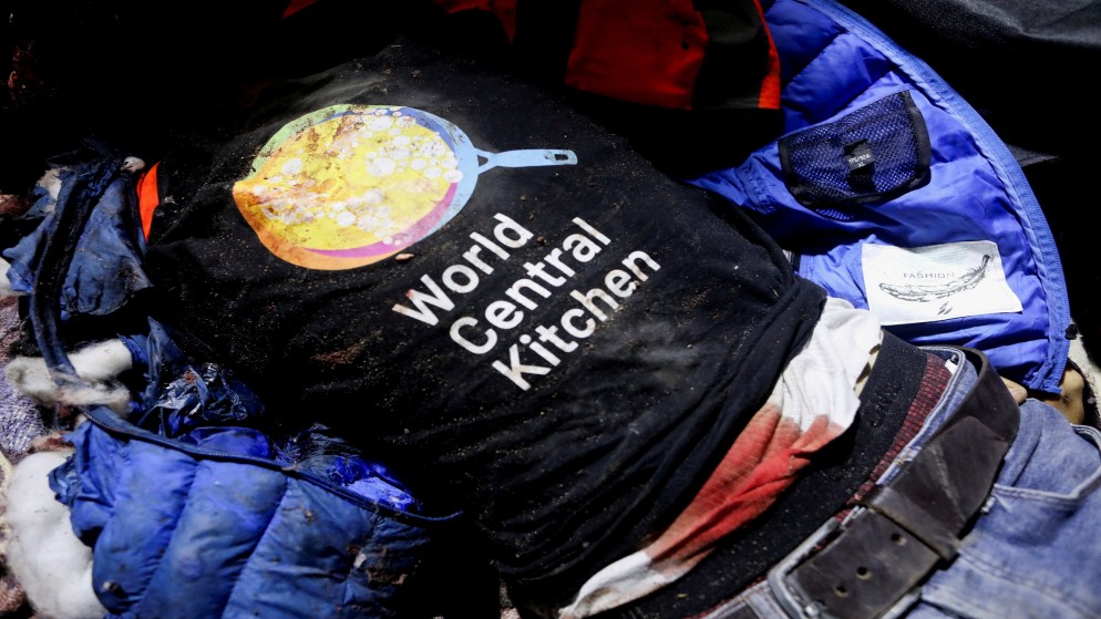 جثة عامل في المطبخ المركزي العالمي في غزة. (رويترز)