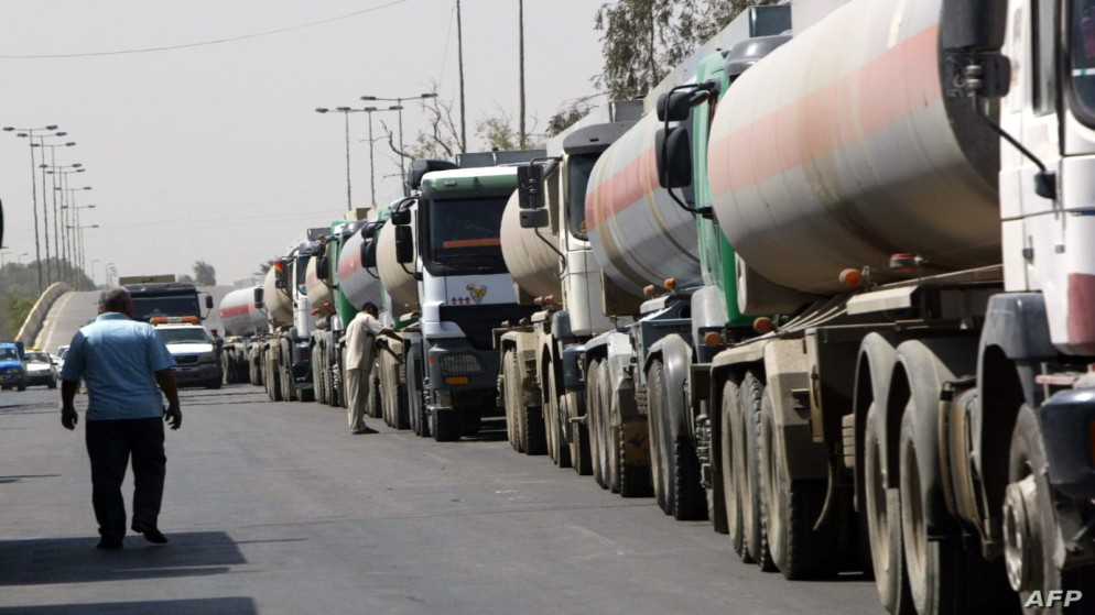 شاحنات محملة بالنقط قبل نقلها إلى الأردن. (وزارة الطاقة)