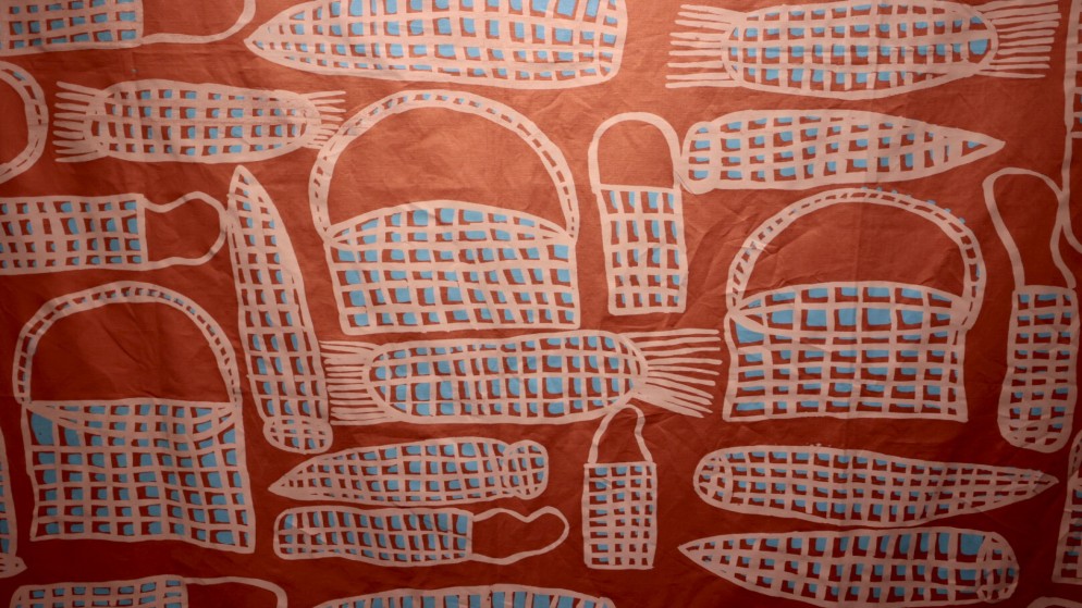 أعمال فنية في معرض "جاراتشارا: رياح الموسم الجاف" للسكان الأصليين في أستراليا. (صلاح ملكاوي/ المملكة)