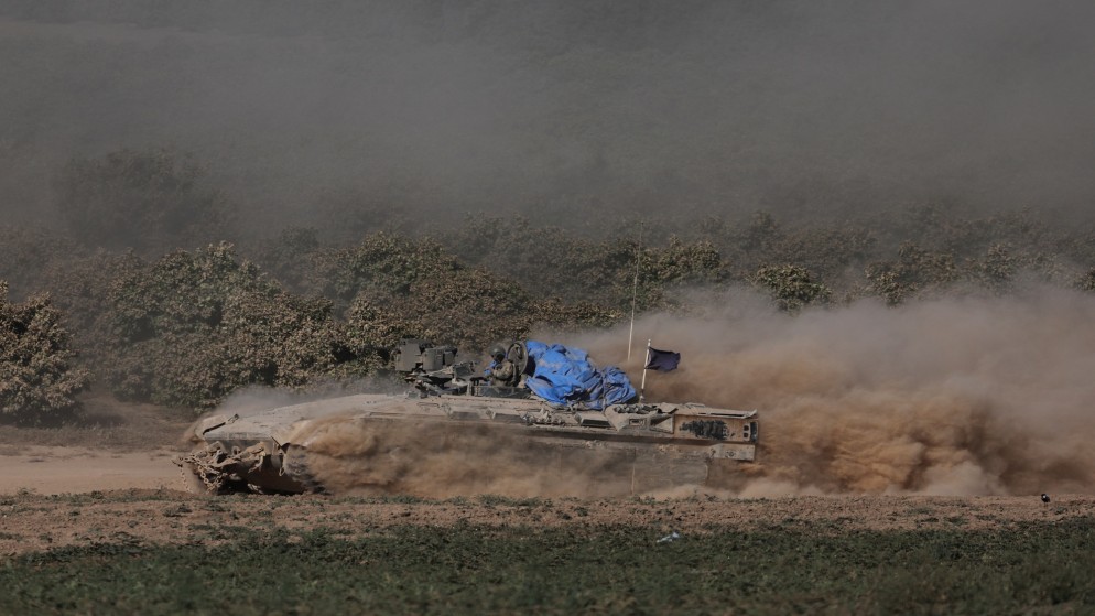 مدرعة إسرائيلية بالقرب من الحدود مع جنوب غزة، 29 أيار/مايو 2024. (رويترز)
