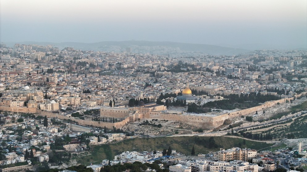 منظر عام لمدينة القدس المحتلة ويظهر فيه المسجد الأقصى. (رويترز)