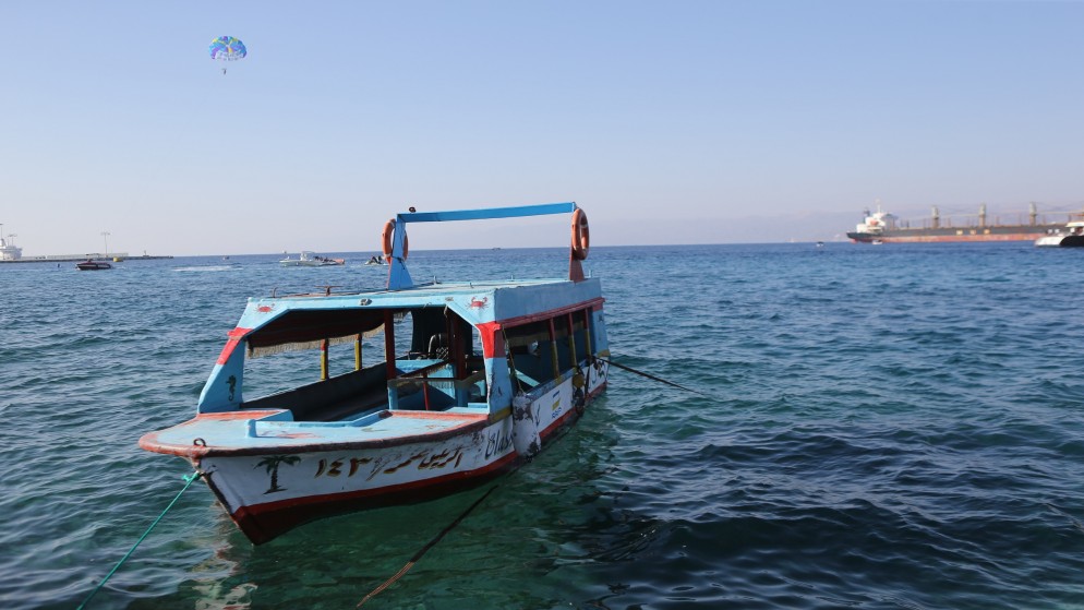 قارب في وسط خليج العقبة جنوبي الأردن. (صلاح ملكاوي/ المملكة)