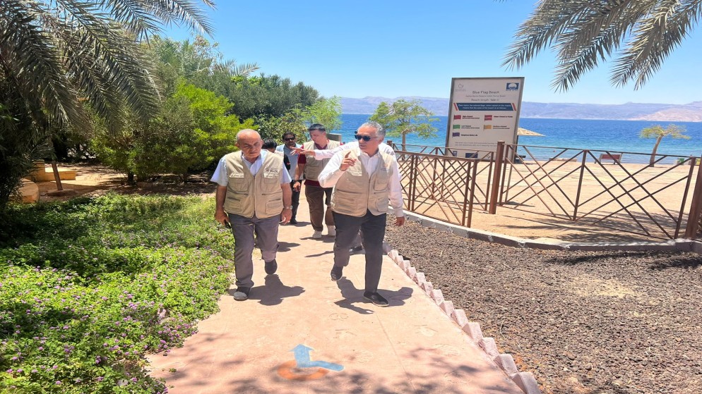جانب من زيارة وزير السياحة والآثار مكرم القيسي إلى محمية العقبة البحرية. (وزارة السياحة والآثار)