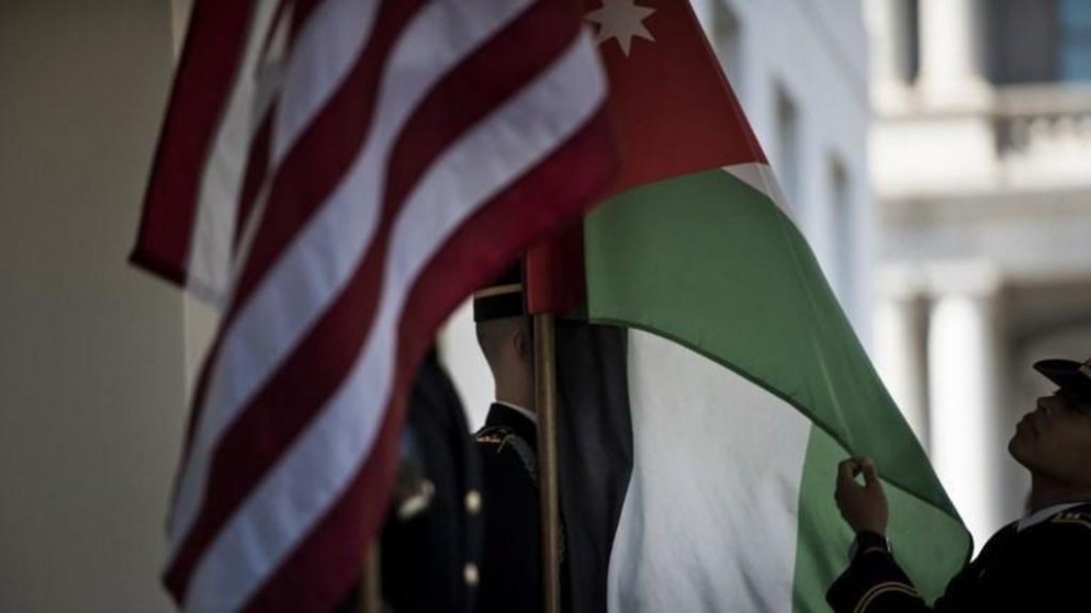 علما الأردن والولايات المتحدة الأميركية خلال مناسبة في البيت الأبيض بواشنطن. (أ ف ب)