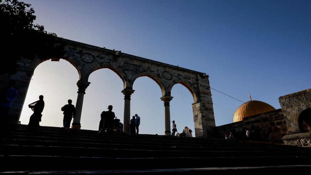 صورة سابقة لفلسطينيين داخل المسجد الأقصى في مدينة القدس المحتلة. (رويترز)