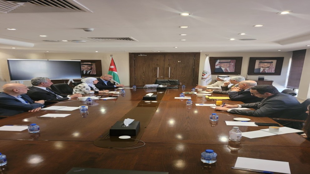 وزير الاقتصاد الرقمي والريادة يلتقي المدير العام ورئيس مجلس إدارة الصندوق العربي للإنماء الاقتصادي والاجتماعي.(وزارة الاقتصاد الرقمي)