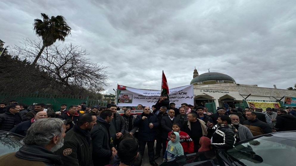 وقفة في محافظة إربد لدعم جهود جلالة الملك عبدالله الثاني في رفض دعوات تهجير الفلسطينيين. (المملكة)