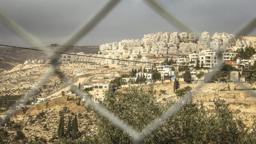 مستوطنة إسرائيلية مقامة على أراضي الفلسطينيين في الضفة الغربية المحتلة. (shutterstock)