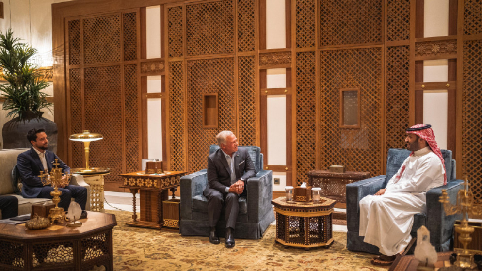 الملك وولي العهد السعودي يعقدان لقاء في جدة.(الديوان الملكي الهاشمي)
