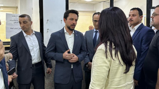 ولي العهد يزور دائرة الرقابة الصحية والمهنية ومجمع الدوائر في أمانة عمان