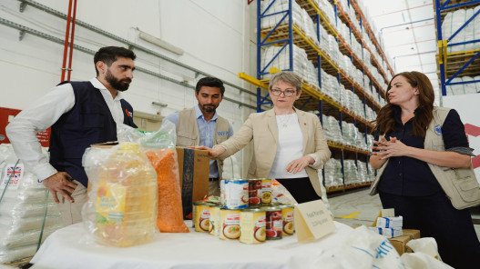  الخارجية البريطانية: مستودعات الأردن ممتلئة بالمساعدات الإنسانية لغزة 