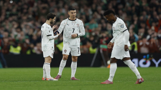  رونالدو يُطرد في انتصار أيرلندا على البرتغال بتصفيات كأس العالم 
