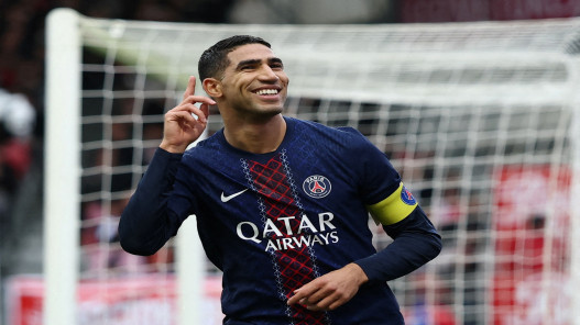  حكيمي يفوز بجائزة أفضل لاعب كرة قدم إفريقي لعام 2025 