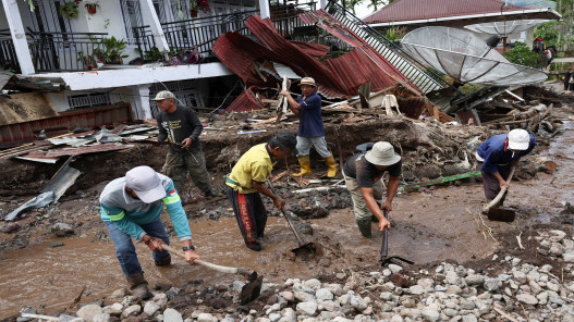  وفاة 13 جراء حريق في مبنى من 7 طوابق في إندونيسيا  