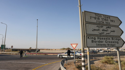  إسرائيل تعلن إعادة فتح معبر "اللنبي" لنقل البضائع والمساعدات إلى غزة 