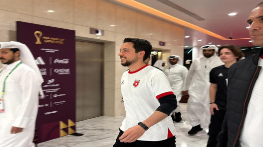  ولي العهد يصل إلى ستاد البيت لحضور مباراة الأردن والسعودية 