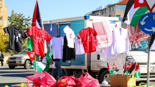  عمّان تتزين بالأعلام الأردنية وقمصان المنتخب قبيل نهائي كأس العرب 