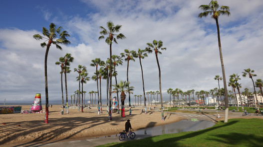  أمطار غزيرة وفيضانات في كاليفورنيا وتحذير من استمرارها الجمعة 