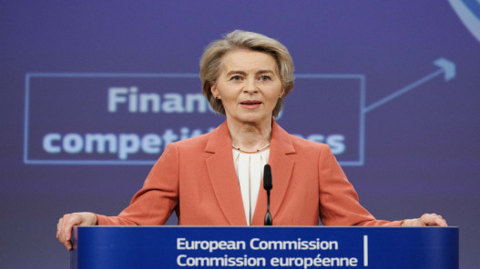  فون دير لاين تشارك في مكالمة هاتفية مع زيلنسكي وترامب وزعماء أوروبيين 