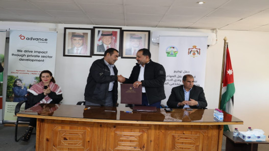  سلطة وادي الأردن توقّع اتفاقيات مع جمعيات مستخدمي المياه 