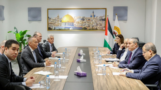  الشيخ يبحث مع ملادينوف سبل تنفيذ المرحلة الثانية من خطة ترامب بشأن غزة 