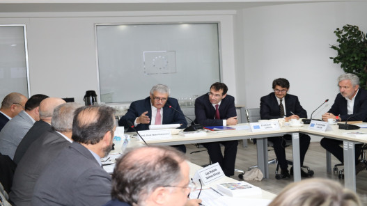  وزير النقل يبحث مع بعثة الاتحاد الأوروبي تعزيز التعاون والفرص الاستثمارية 