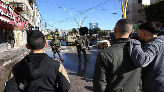  الاحتلال الإسرائيلي يواصل مداهمة الخليل لليوم الثالث على التوالي 