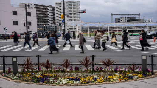  رئيسة وزراء اليابان تحل البرلمان قبيل الانتخابات المبكرة 