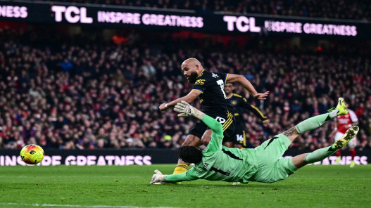  بطولة إنجلترا: مانشستر يونايتد يُسقط آرسنال المتصدر في عقر داره 3-2 