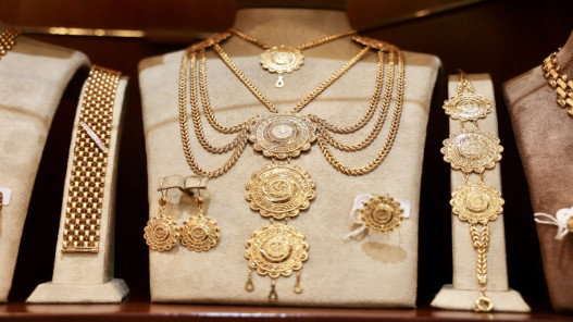  107.10 دنانير سعر غرام الذهب في السوق المحلية الأربعاء 