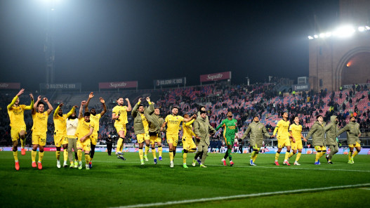  ميلان يقلص الفارق مع غريمه إنتر بالفوز 3-صفر على بولونيا 