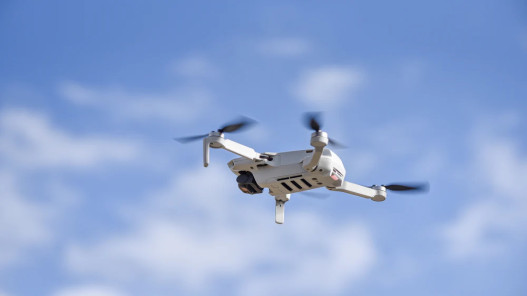  الحكومة تطرح فرصا صناعية تشمل مكونات "الدرون" وأشباه الموصلات 