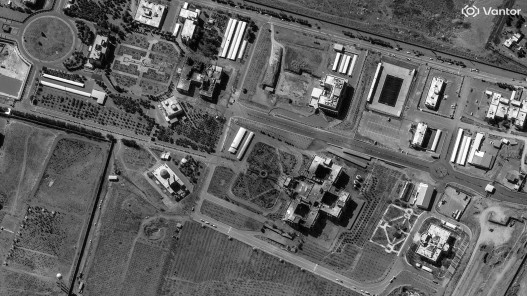  إسرائيل تعلن أنها ضربت موقعا نوويا سريا تحت الأرض شرق طهران 