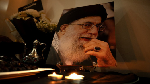  الإيرانيون يلقون نظرة الوداع على خامنئي لثلاثة أيام 