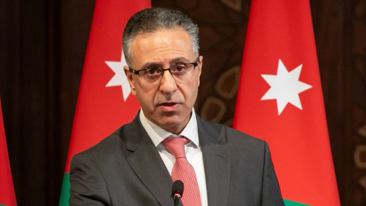  وزير الصناعة يؤكد استقرار أسعار السلع ووفرة المخزون الاستراتيجي 