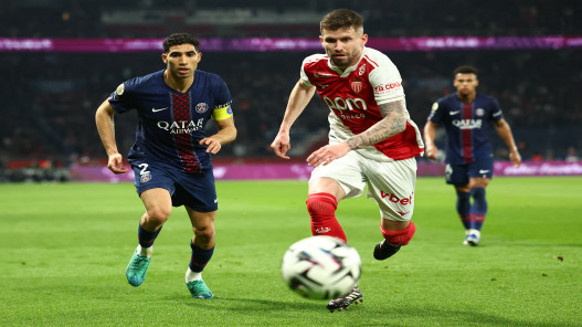  موناكو يهزم سان جيرمان ويشعل سباق لقب الدوري الفرنسي 